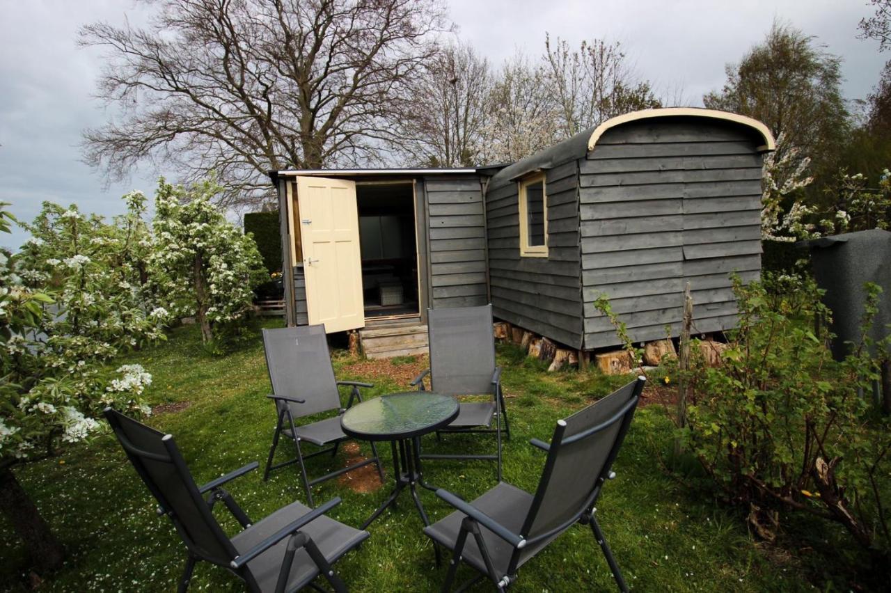 Harmelen Pipowagen/Chalet De Oude Rijn Bed & Breakfast エクステリア 写真