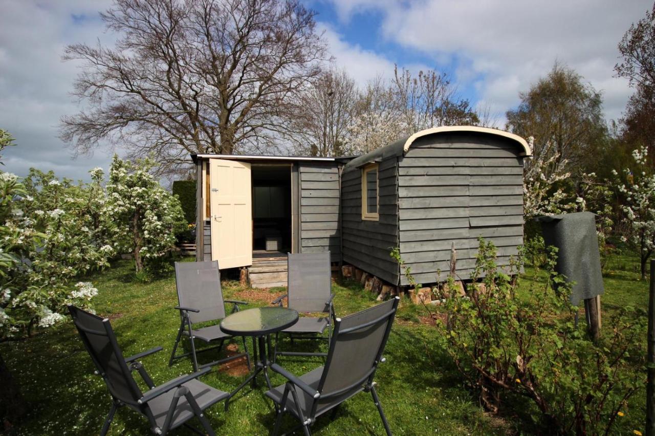 Harmelen Pipowagen/Chalet De Oude Rijn Bed & Breakfast エクステリア 写真